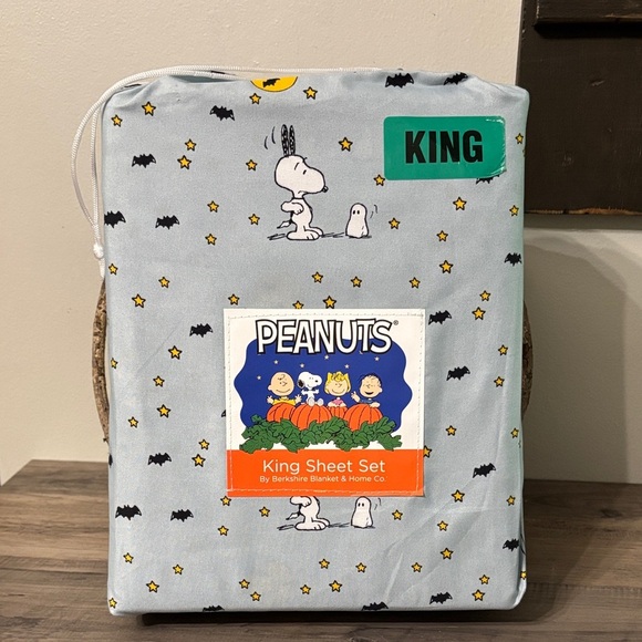 NEW FOR 2025! Peanuts SNOOPY GHOSTS & BATS LT BLUE KING SIZE HALLOWEEN SHEET SET - Picture 1 of 9